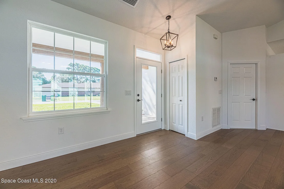 Photo of 431 Crescent Drive