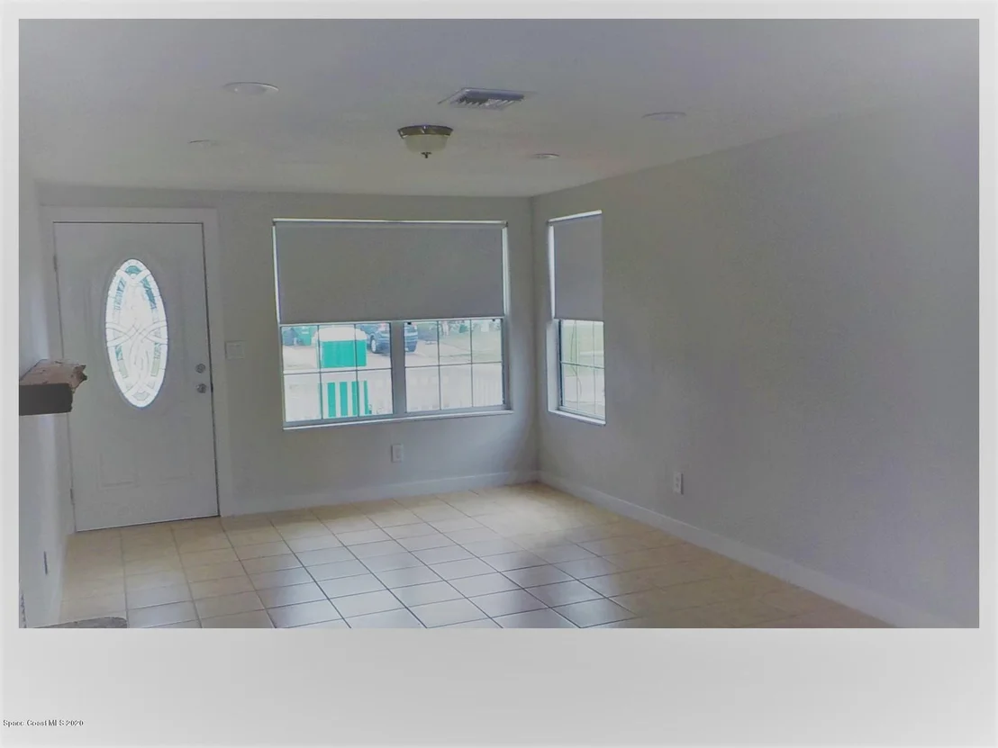 Photo of 5482 Jamaica Road