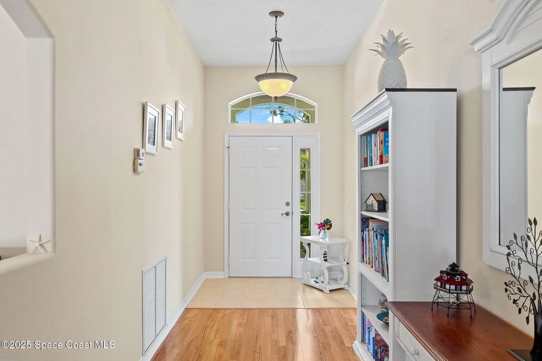 Photo of 833 Tavernier Circle NE