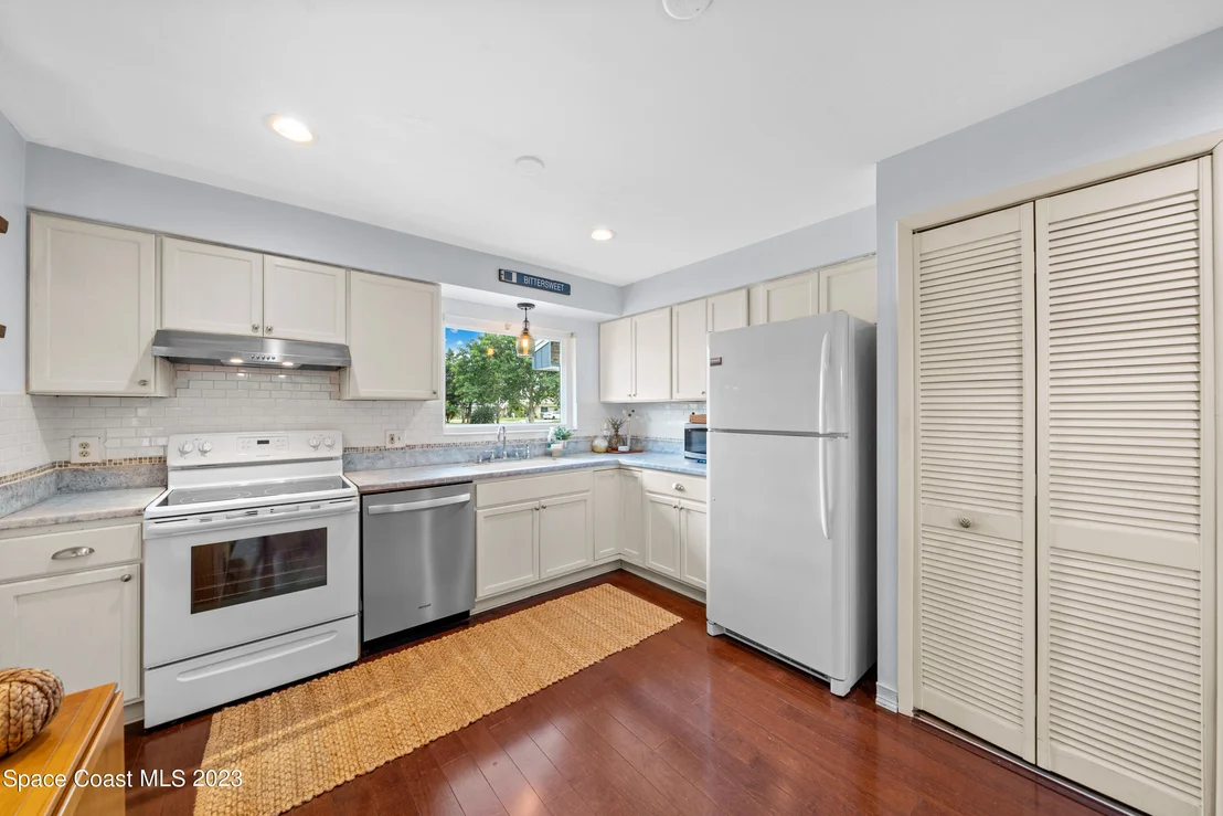 Photo of 418 Myrtlewood Road
