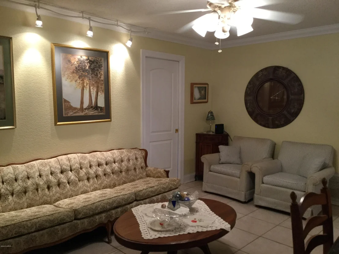 Photo of 610 N Robert Way