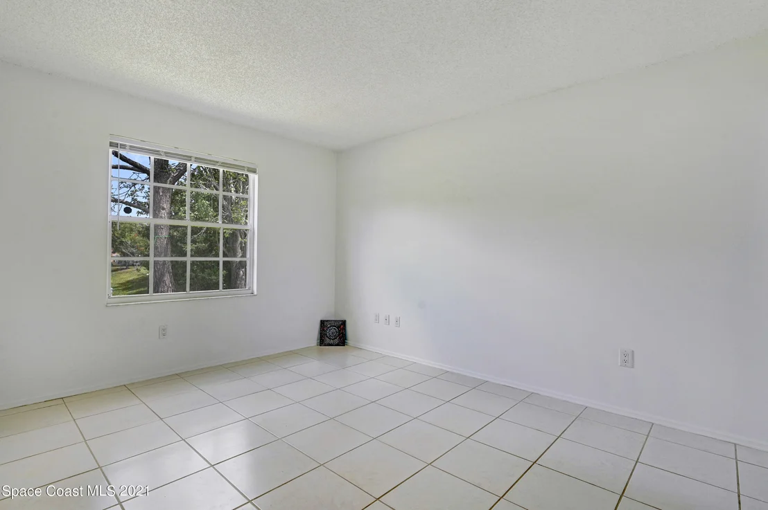Photo of 858 Wateroak Drive NE