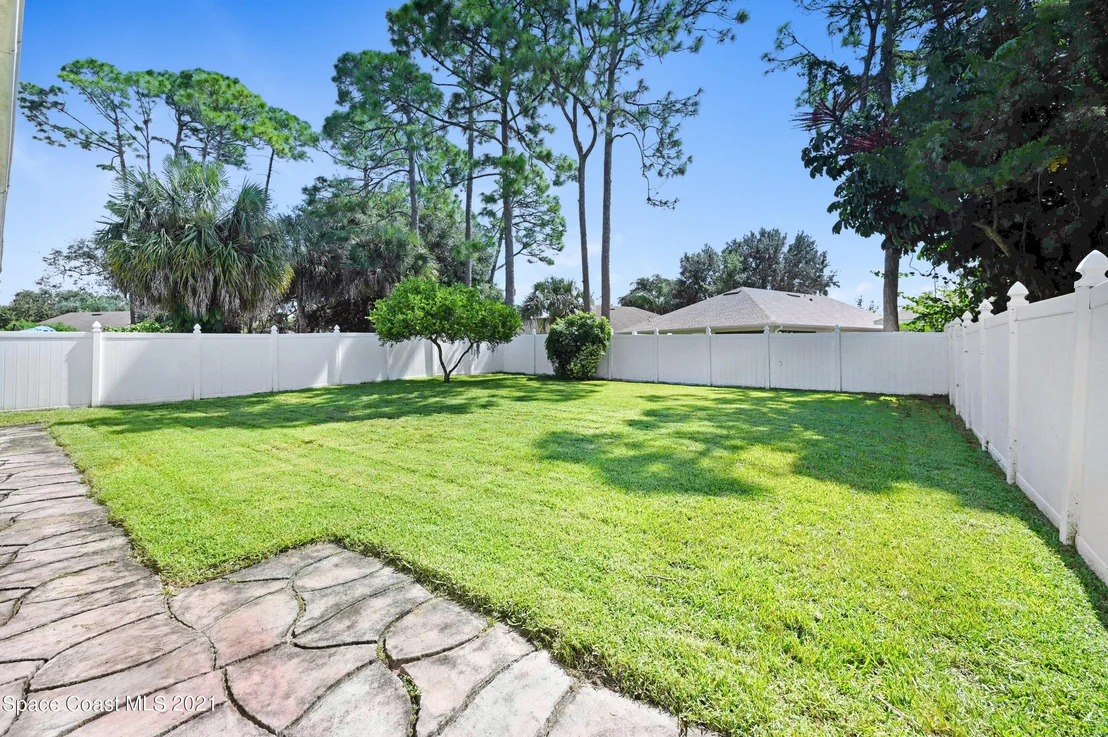 Photo of 312 Waterside Circle