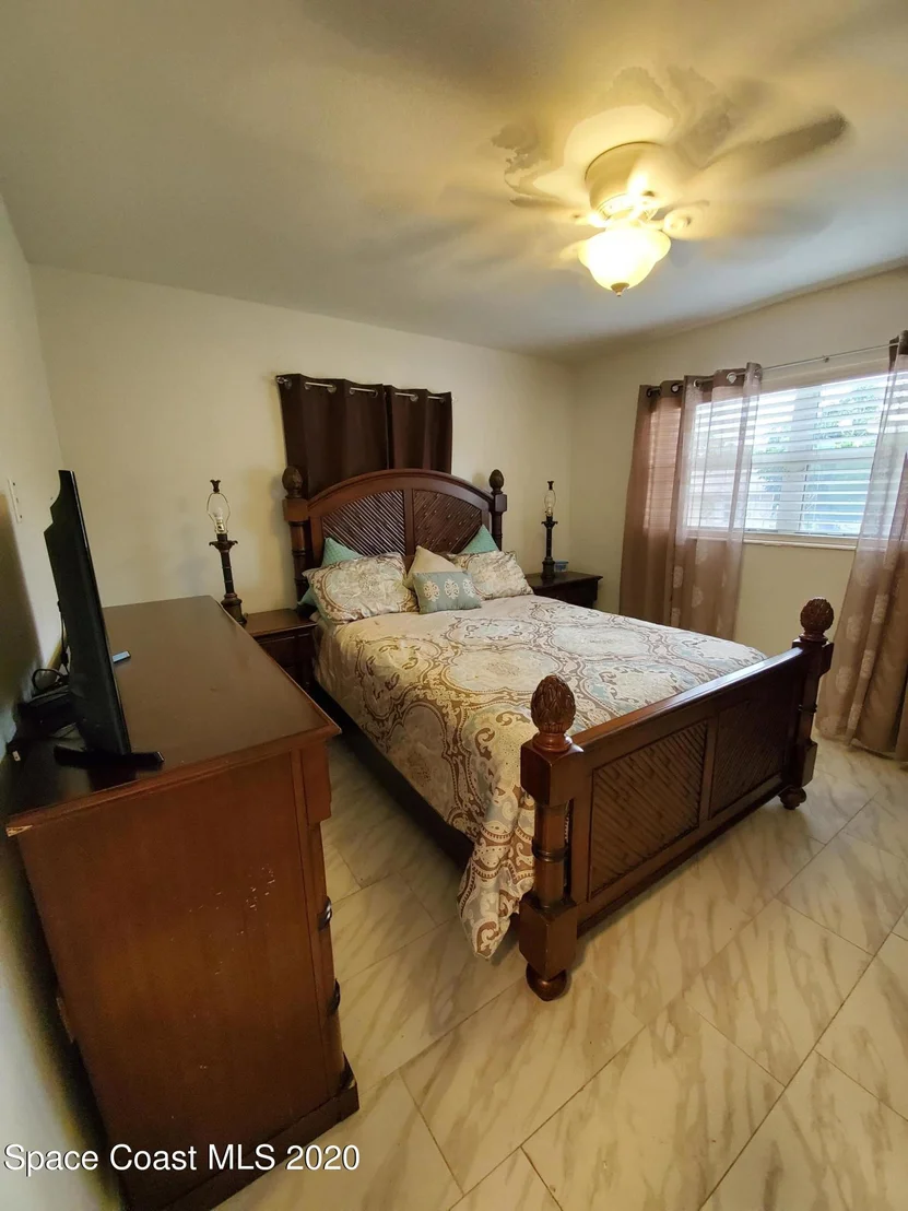 Photo of 1088 Cabot Drive NE