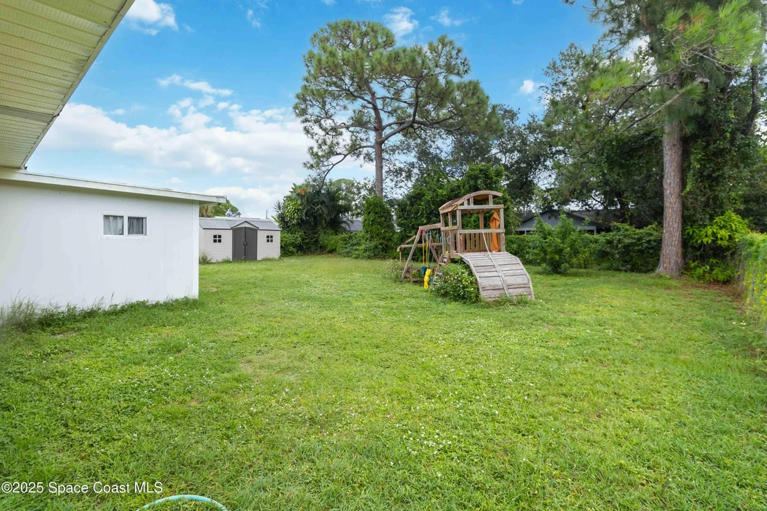 Photo of 6581 Bancroft Avenue