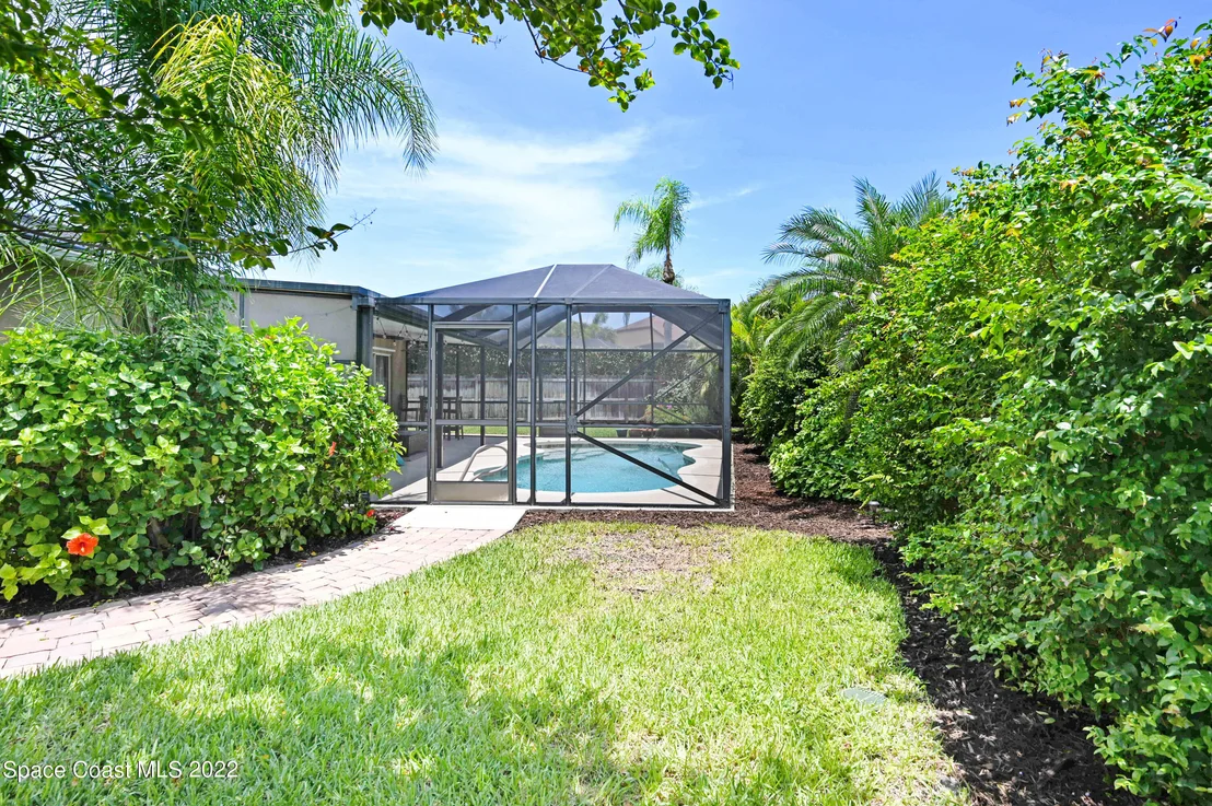 Photo of 1153 White Oak Circle
