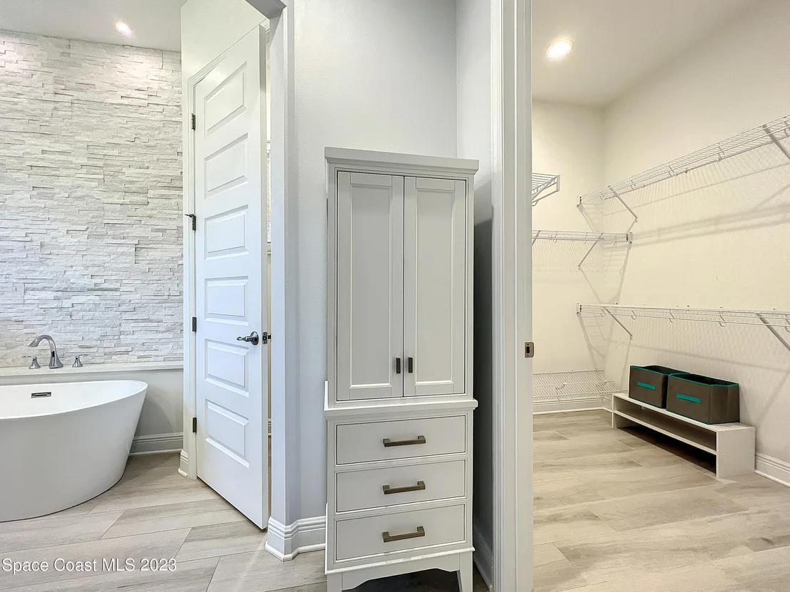 Photo of 6775 Angeles Road