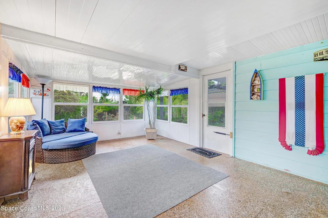 Photo of 2311 Coconut Palm Drive NE
