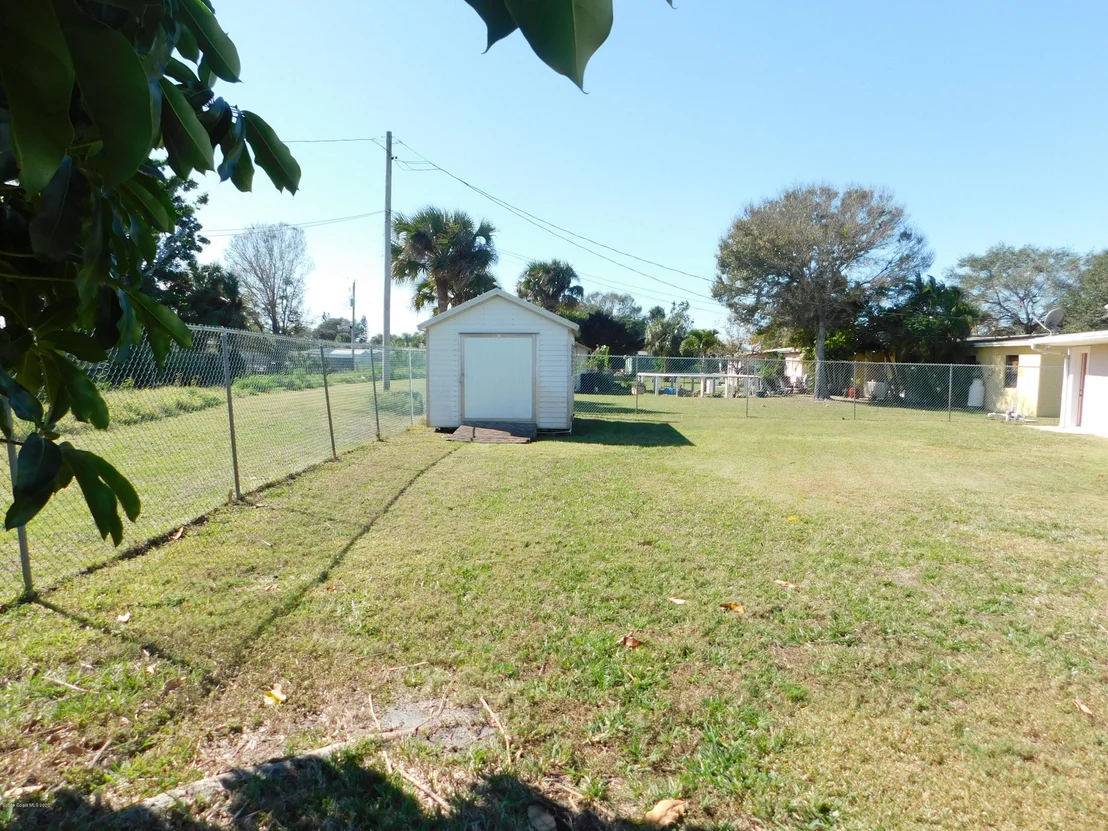 Photo of 978 Bianca Drive NE