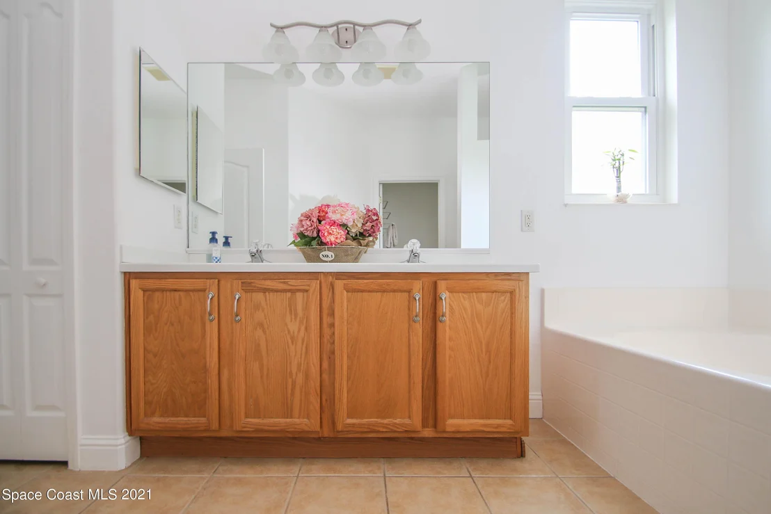 Photo of 1462 Hemingway Boulevard
