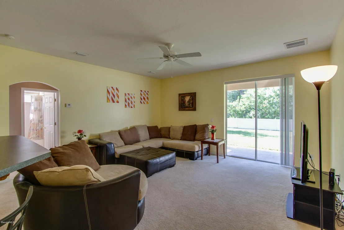 Photo of 228 SE Abernathy Circle