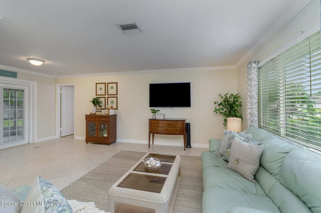 Photo of 544 Biscayne Drive