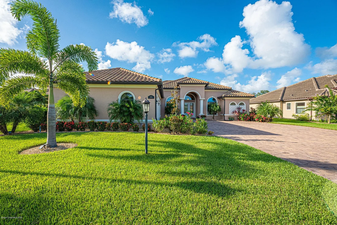Photo of 824 Lorenza Place