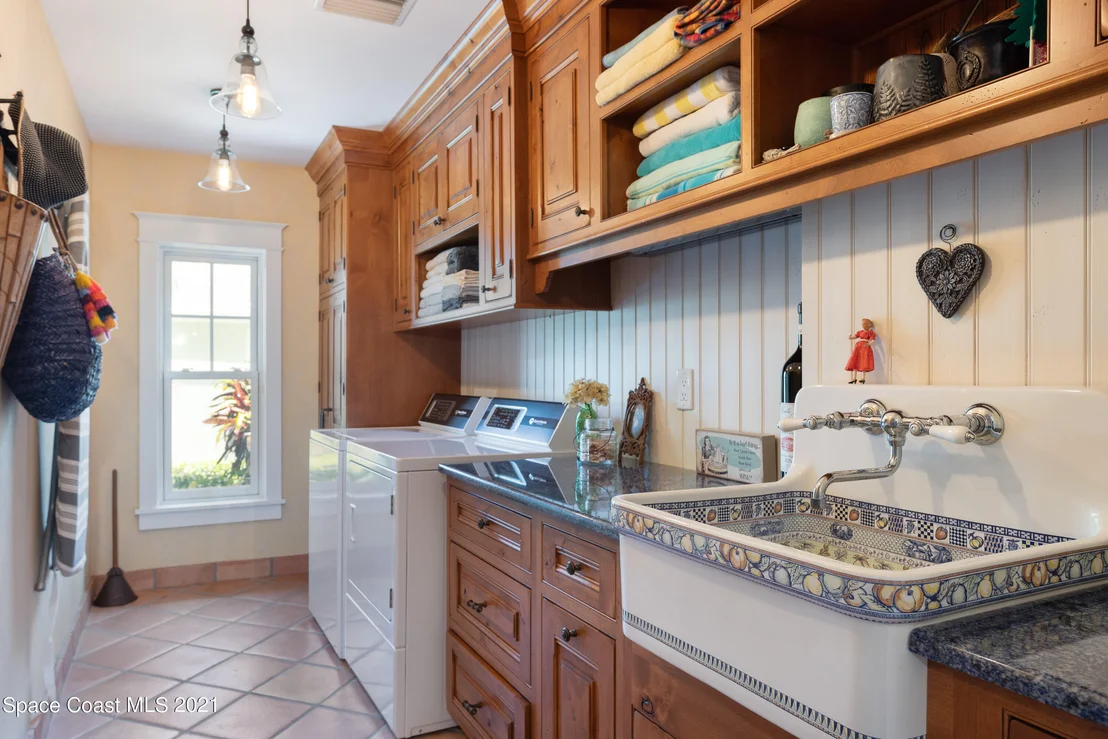 Photo of 857 Indian River Drive