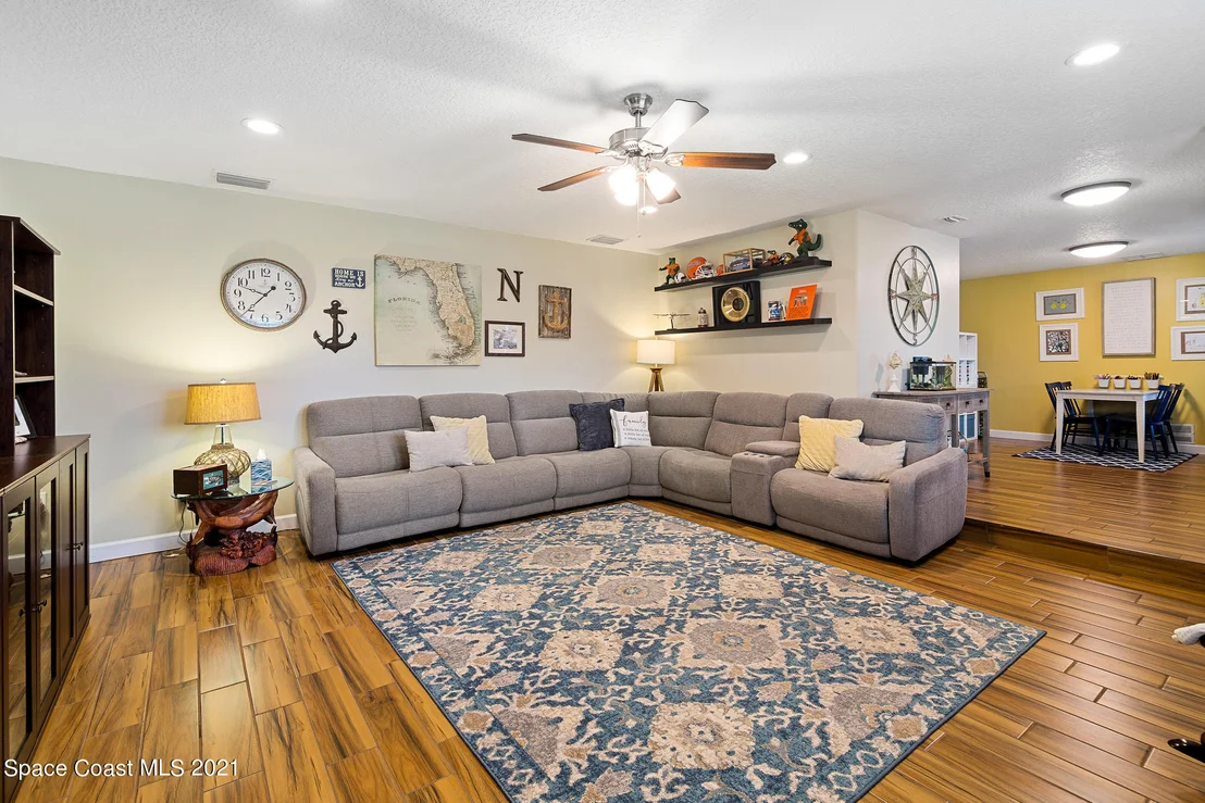 Photo of 871 Kings Post Road