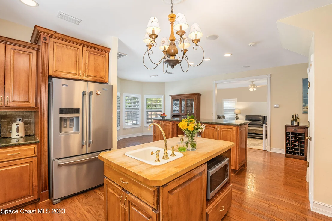Photo of 320 2nd Avenue