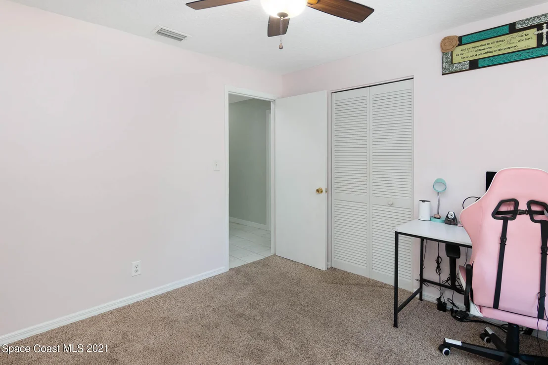 Photo of 1002 Mandarin Drive NE