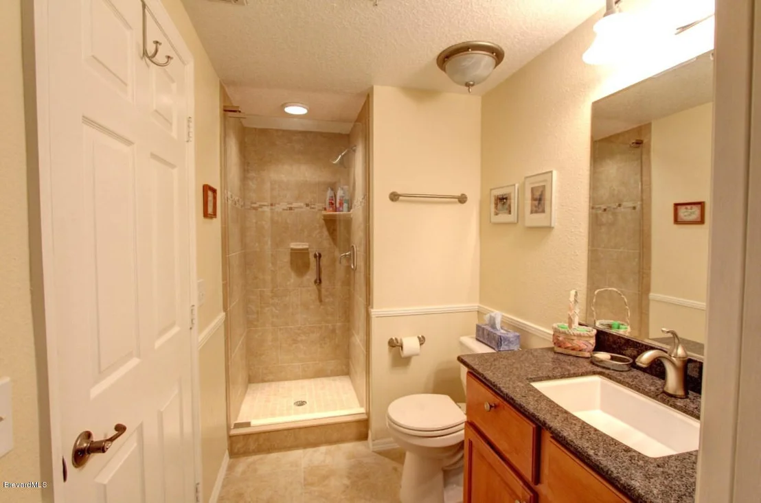 Photo of Unit 404 at 104 Riverside Drive