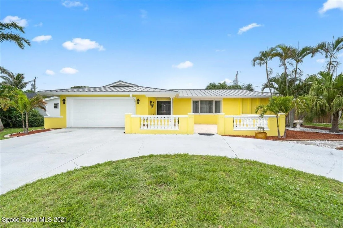Photo of 320 Bahama Drive