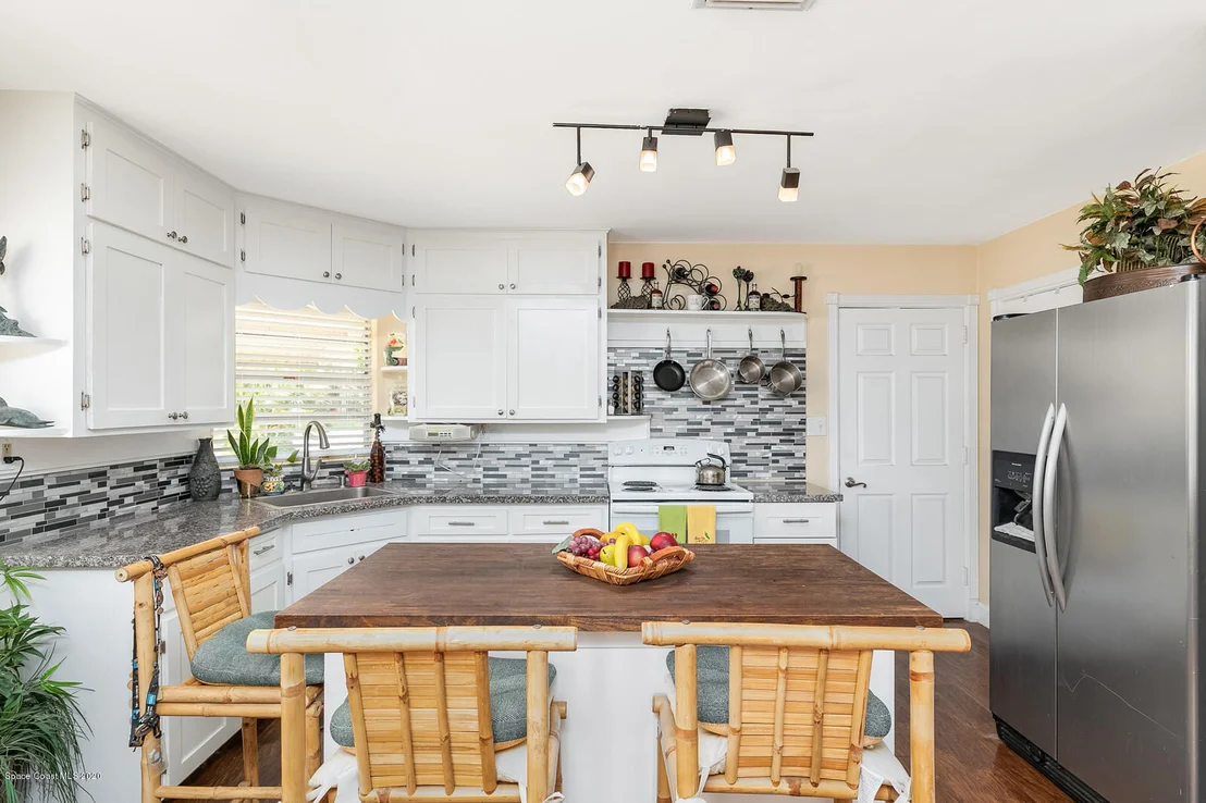Photo of 1070 Riverdale Drive