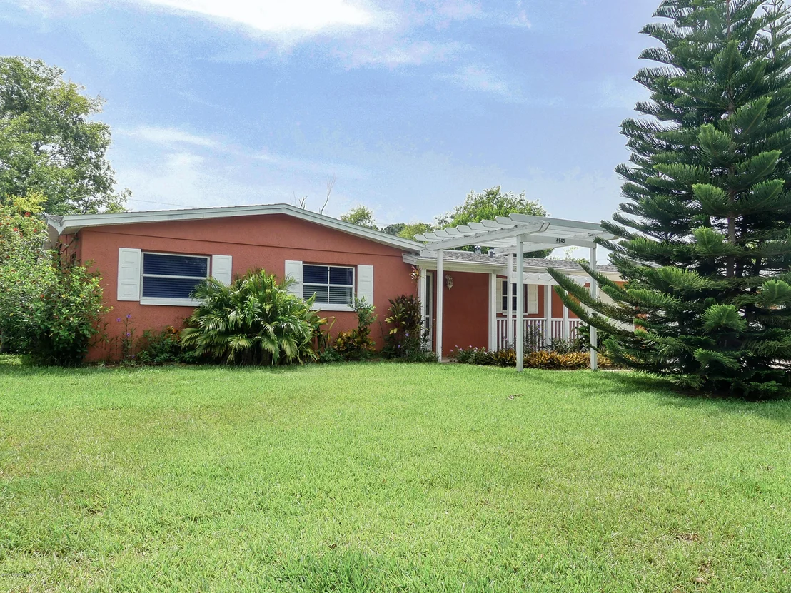 Photo of 4945 Cocoanut Drive