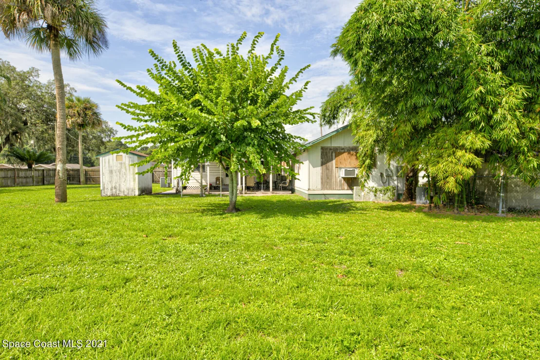 Photo of 2337 Broadway Avenue