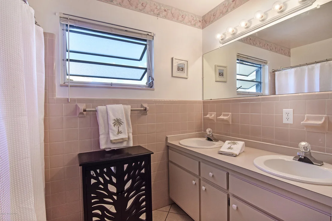 Photo of 385 Formosa Drive