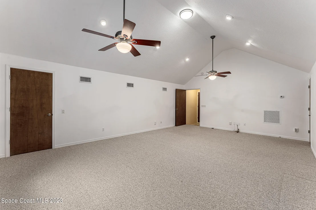 Photo of 927 Iron Bend Trail