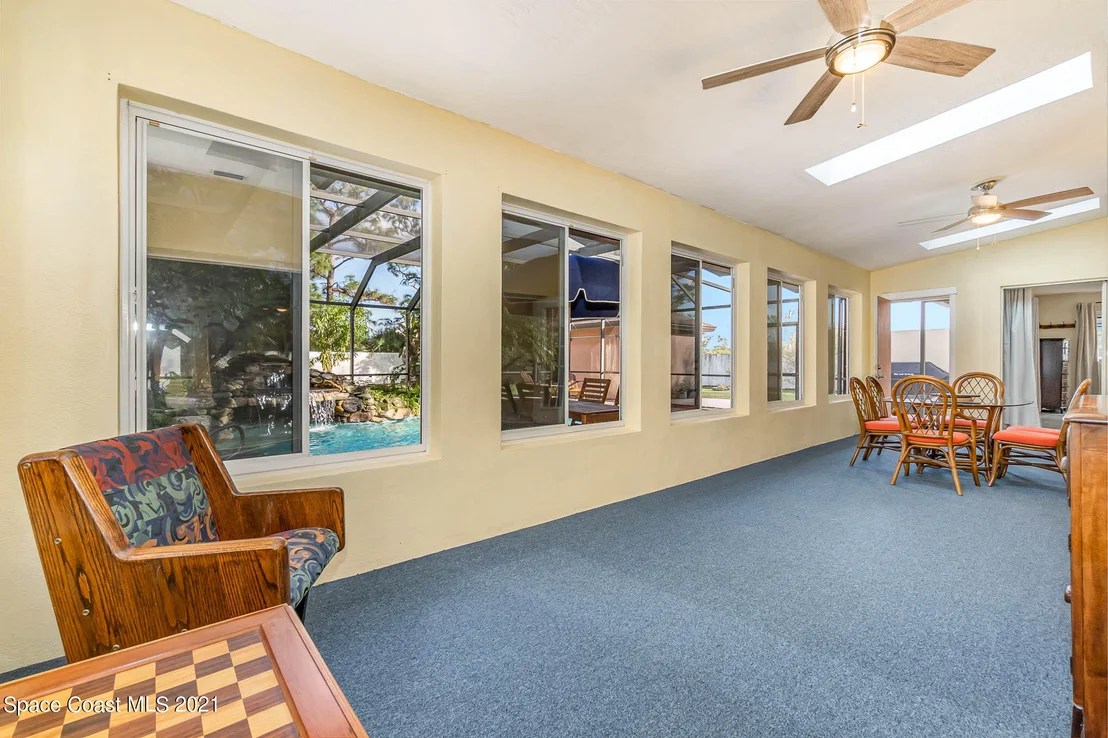 Photo of 2555 Macdonald Lane