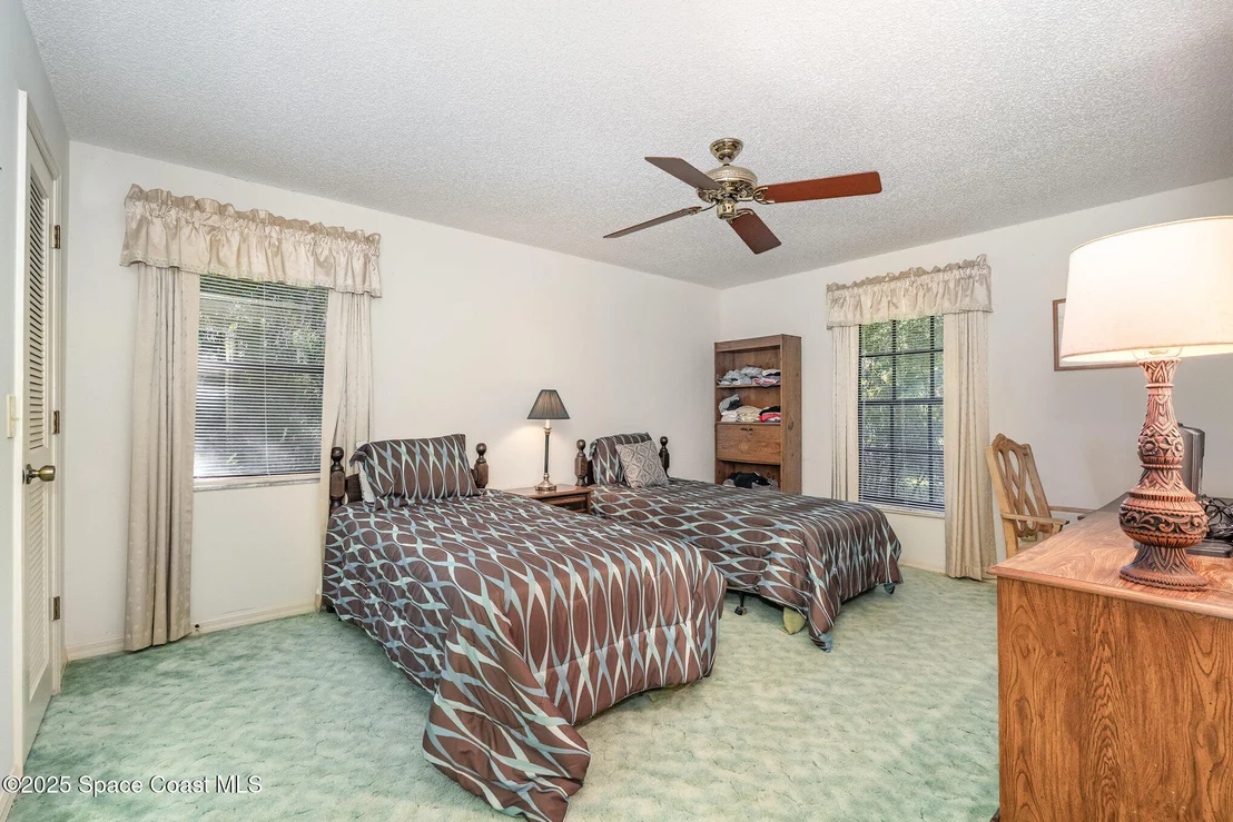 Photo of 1812 Live Oak Drive N