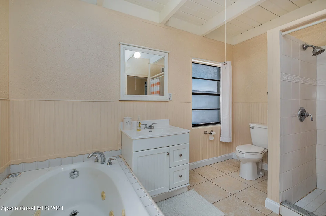 Photo of 1585 Old Colonial Way