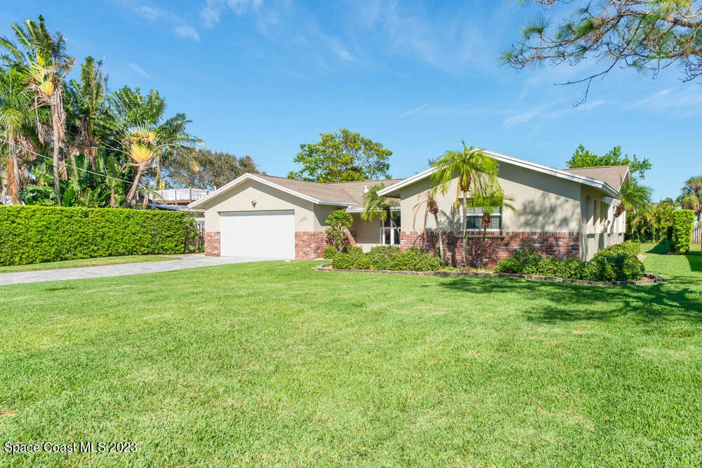 Photo of 2115 S River Road