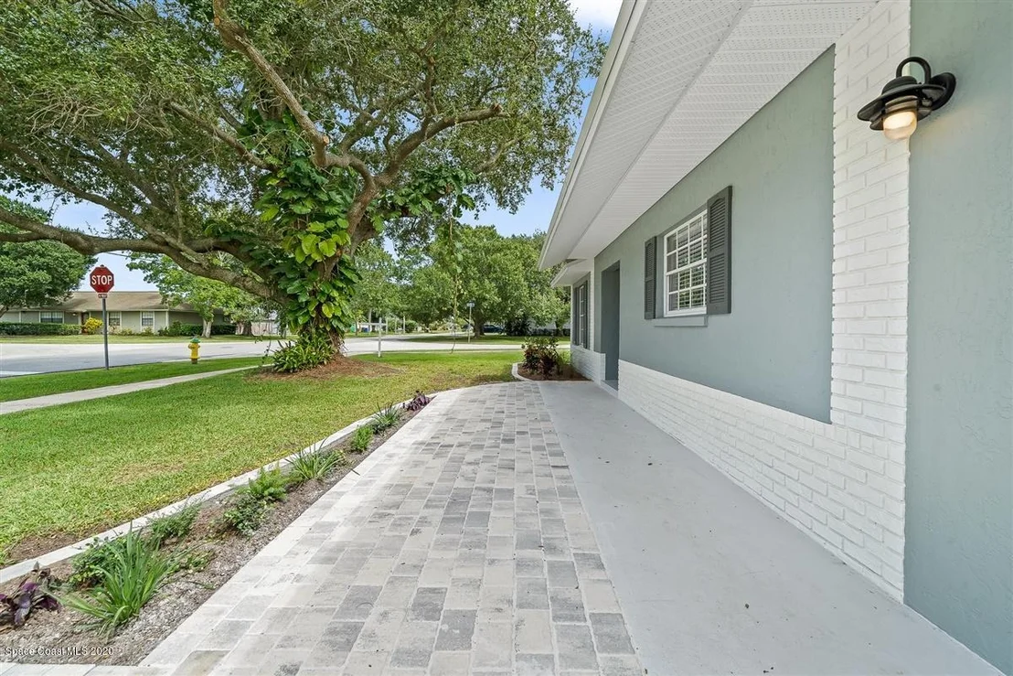 Photo of 977 Pineland Drive