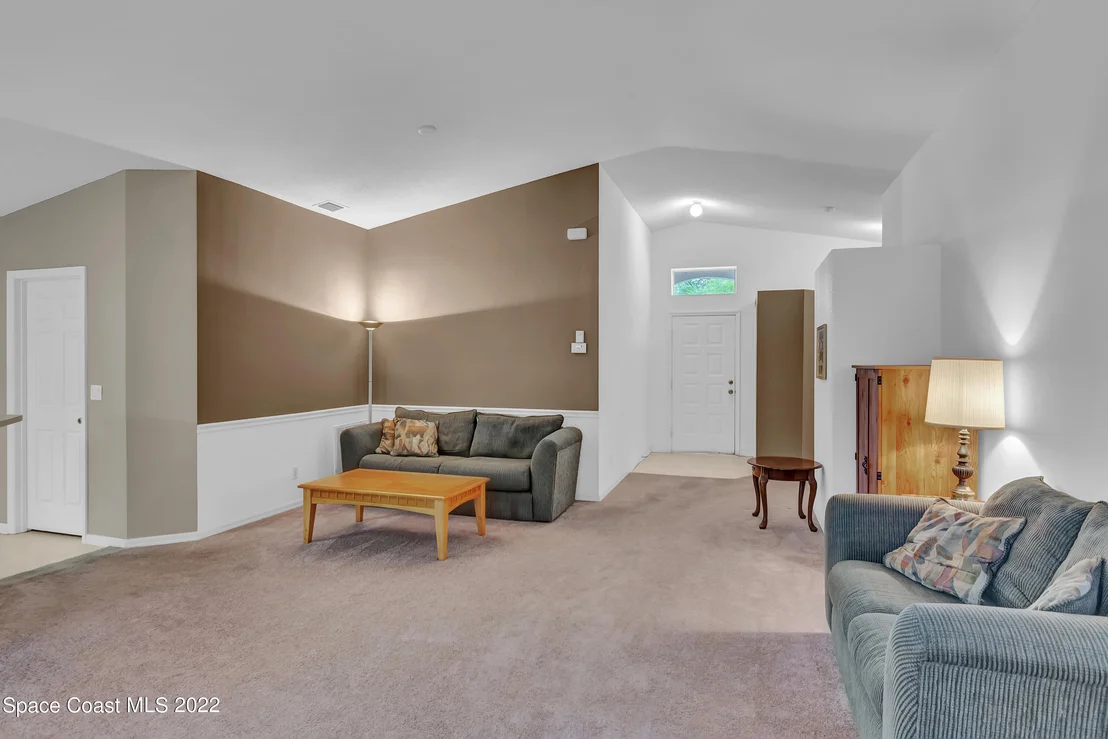 Photo of 1019 E 13th Square