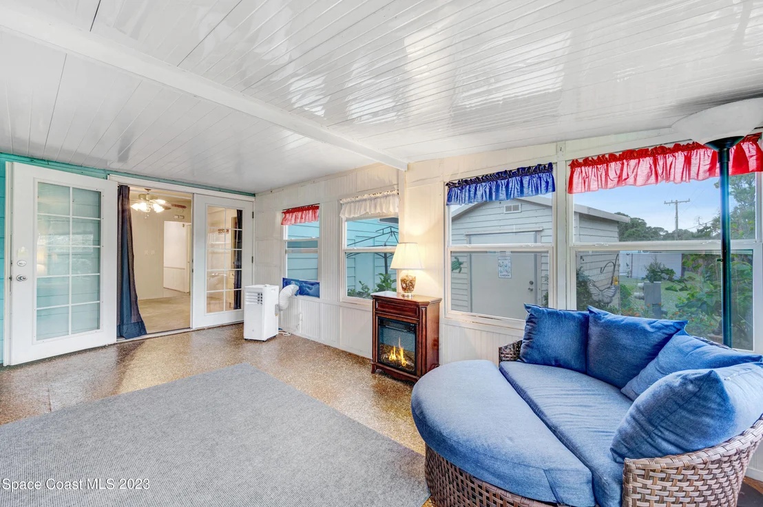 Photo of 2311 Coconut Palm Drive NE