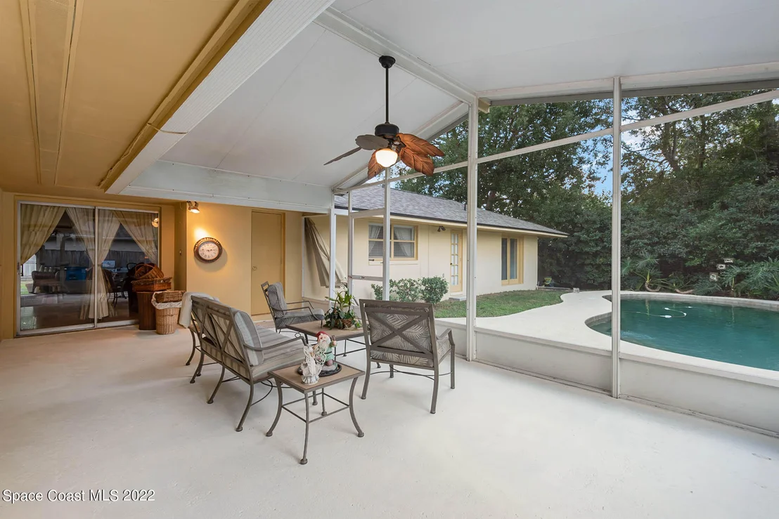 Photo of 180 White Oak Circle