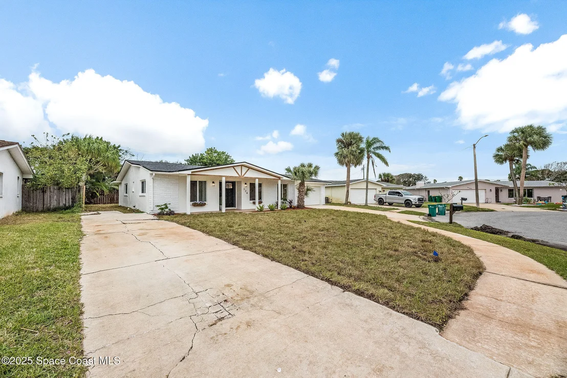 Photo of 124 Uranus Court