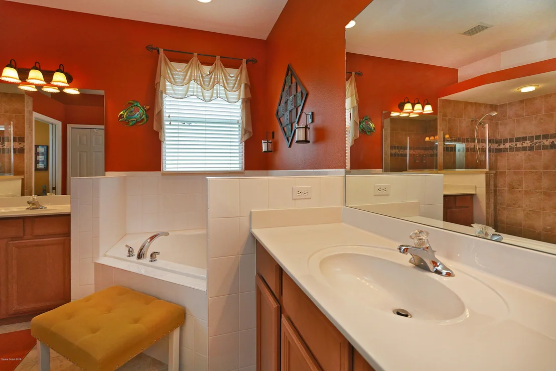Photo of 4620 Portage