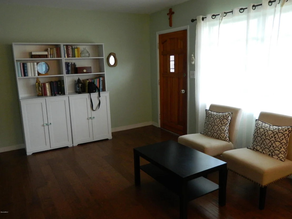Photo of 1074 Tanglewood Lane
