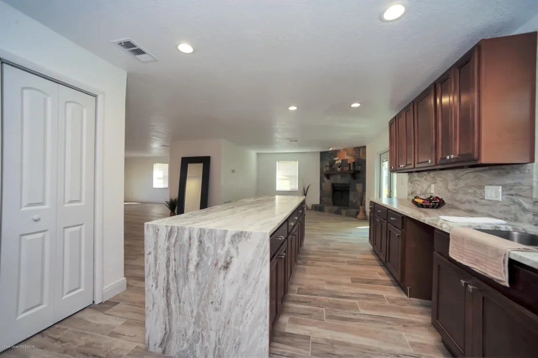Photo of 1141 Fairlawn Drive
