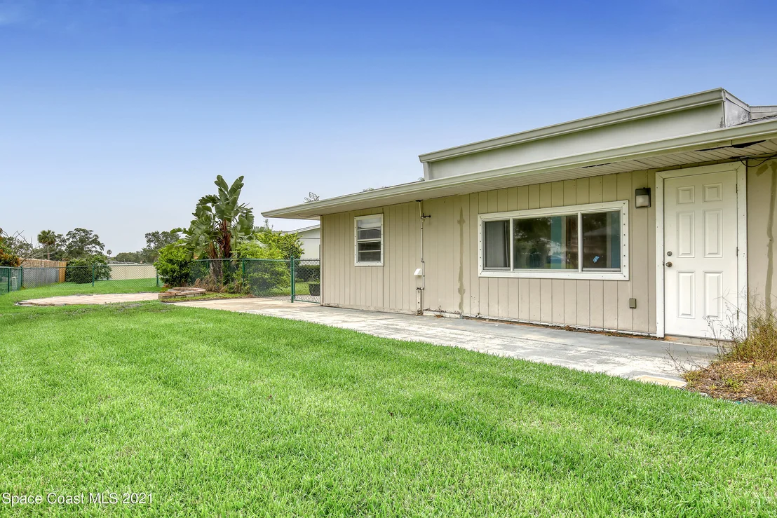 Photo of 652 Augusta Circle NE