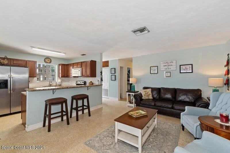 Photo of 805 Canada Street NE