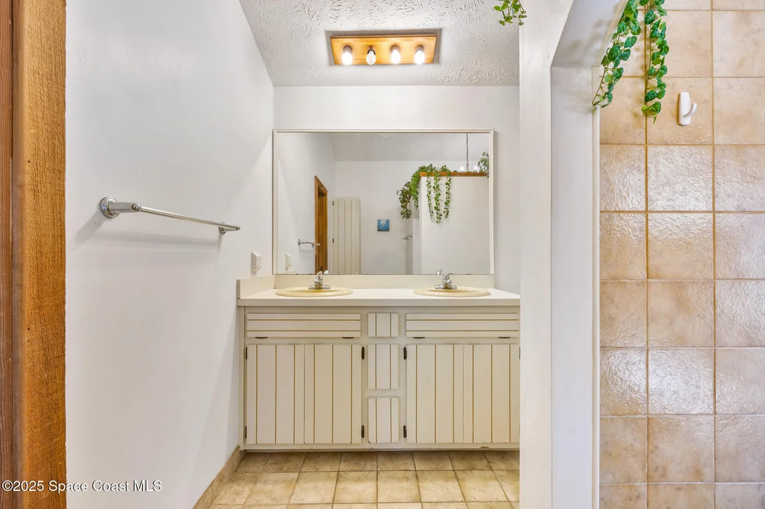 Photo of 1007 Pineapple Avenue NE