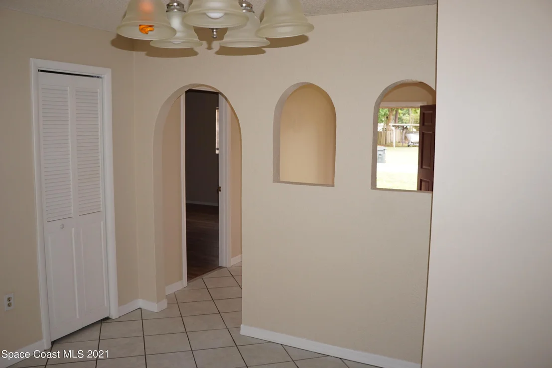 Photo of 1052 Bernice Road