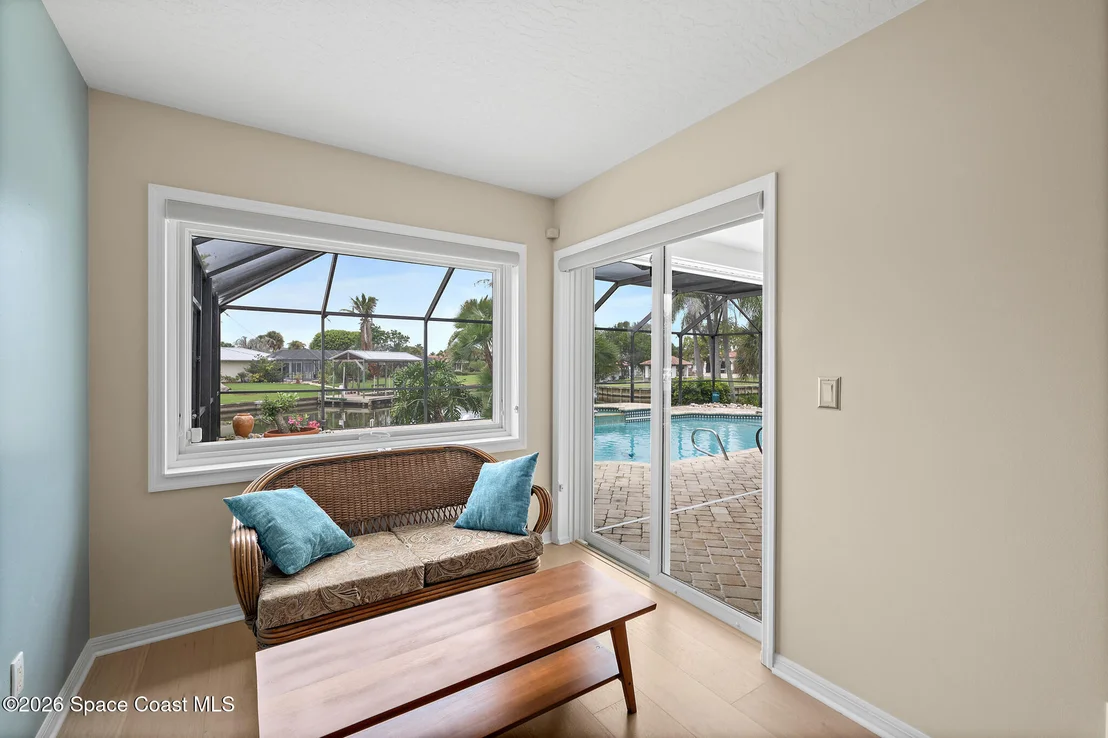 Photo of 2318 N Riverside Drive