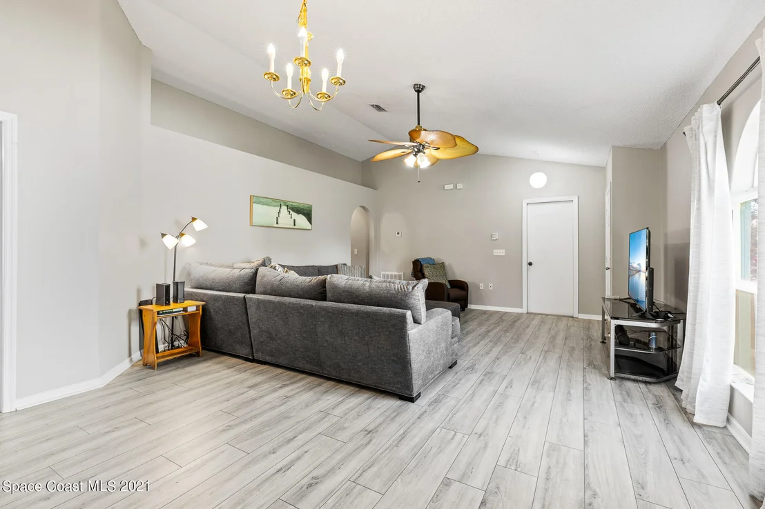 Photo of 2149 Redwood Circle