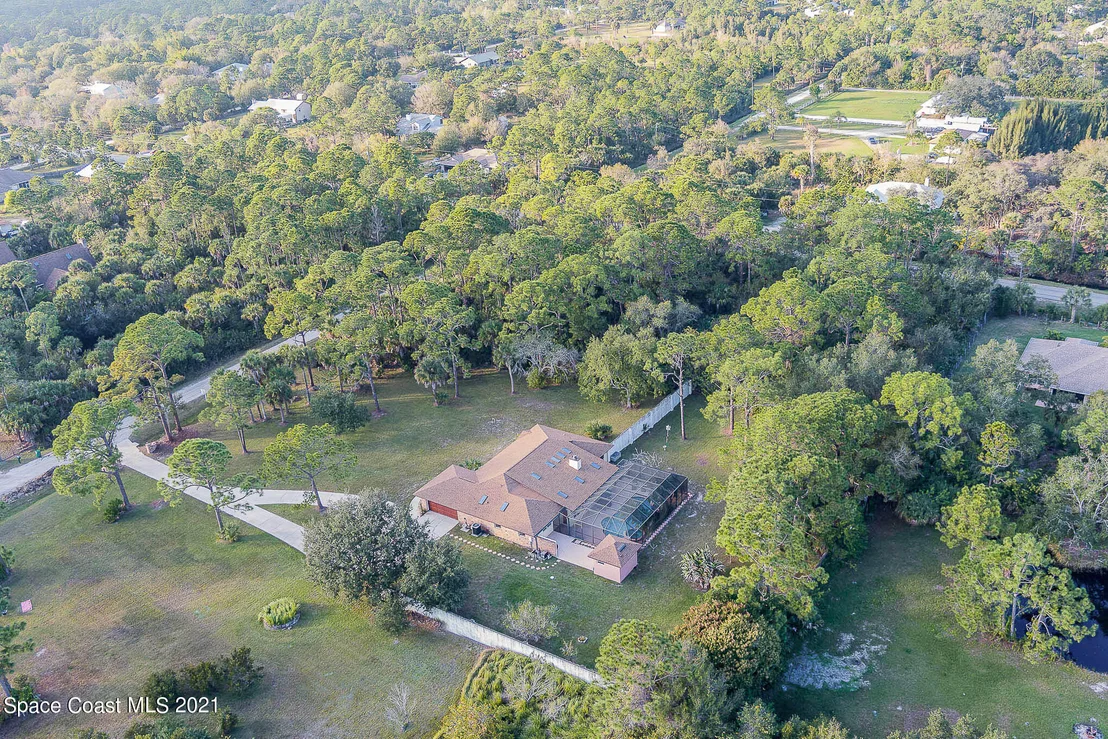 Photo of 2555 Macdonald Lane