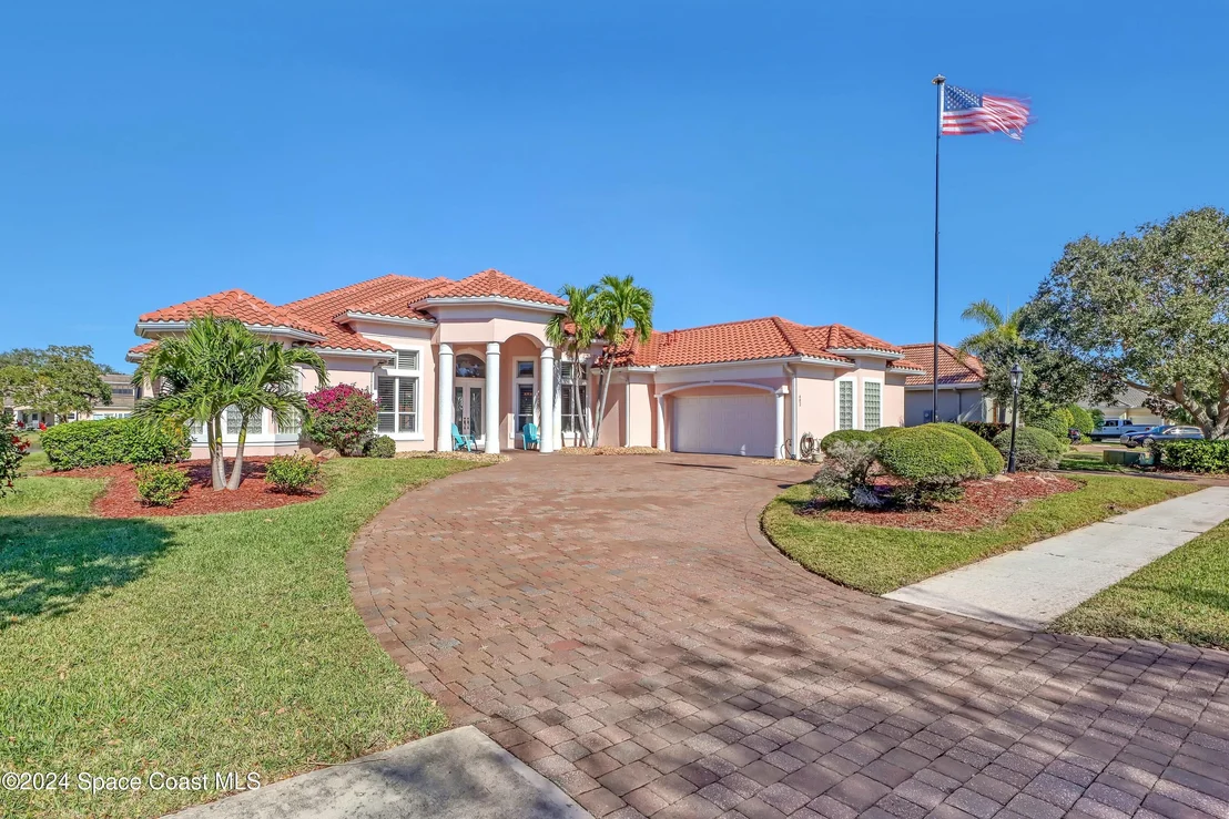 Photo of 402 Flanders Drive