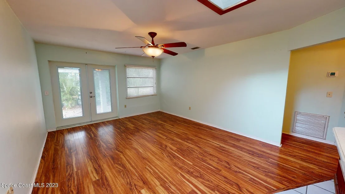 Photo of 325 Cinnamon Drive