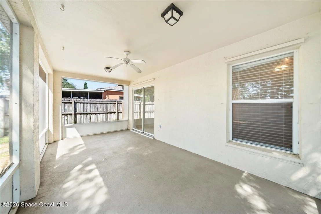 Photo of 1281 White Oak Circle